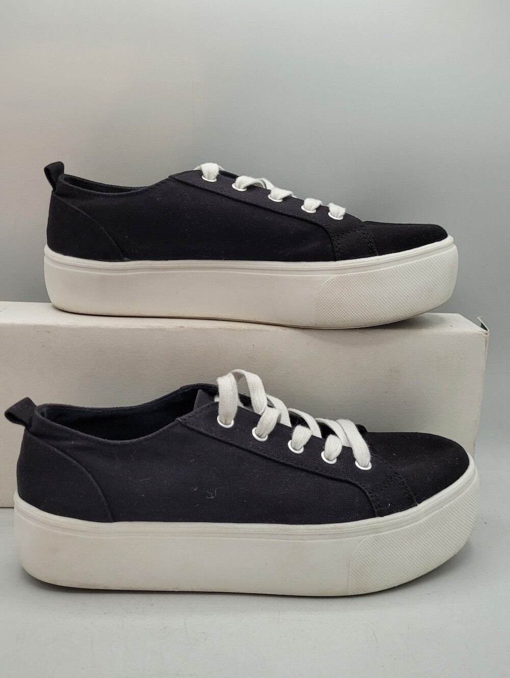 Soda Petal 1.25" Platform Sneakers Size 7.5